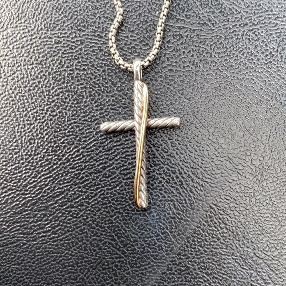 David Yurman two toned cable cross 18K with 17in chain